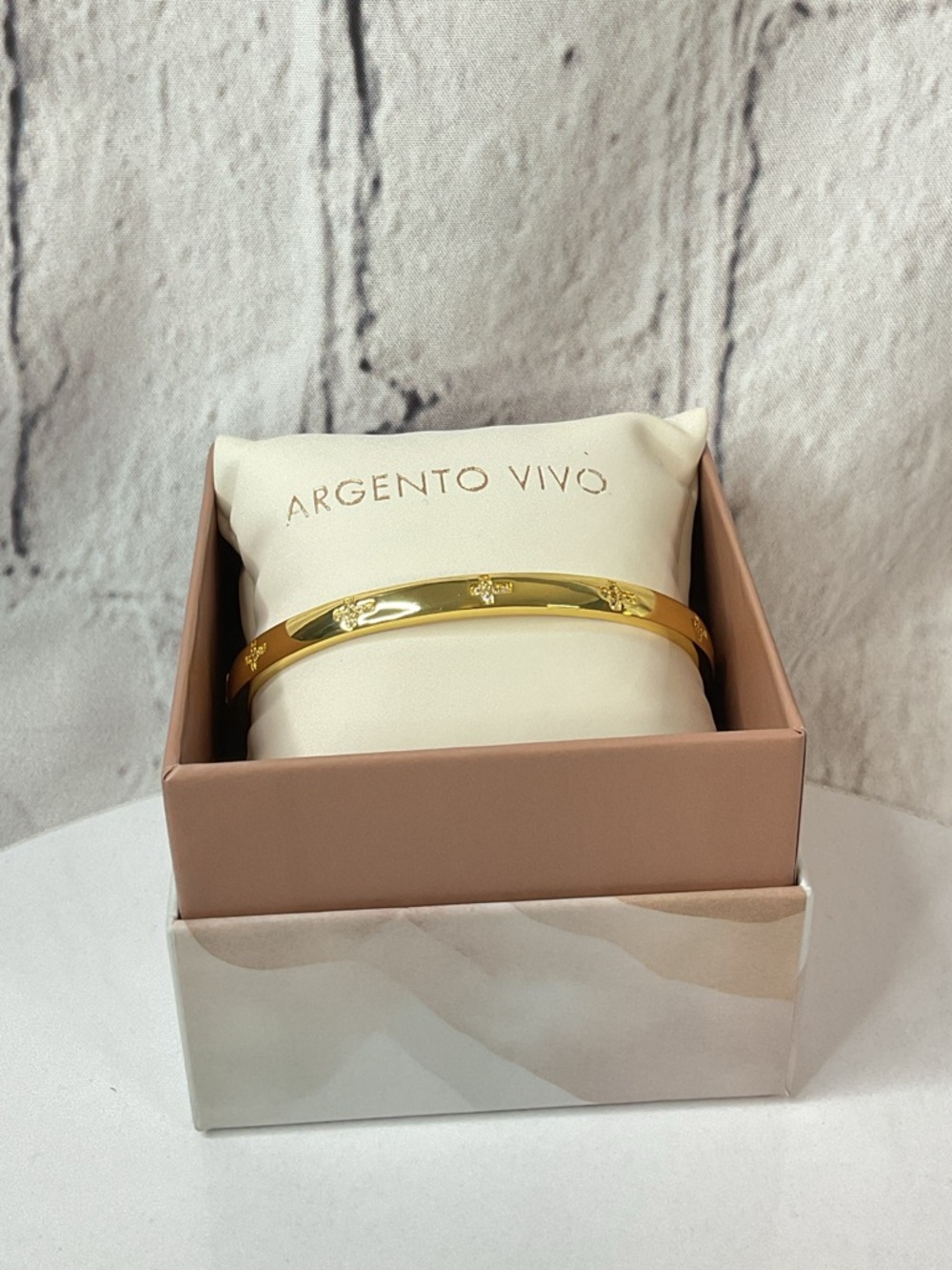🌟 Argento Vivo 18K Gold Plated Cross Design Bangle - Picture 3 of 7